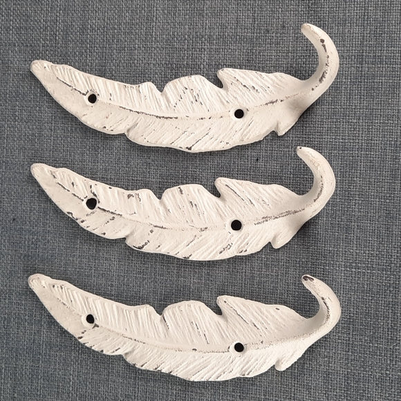 Feather Hook White Cast Iron Wall Shelf Hooks Heavy Duty Feathers Design Decor - Picture 1 of 2